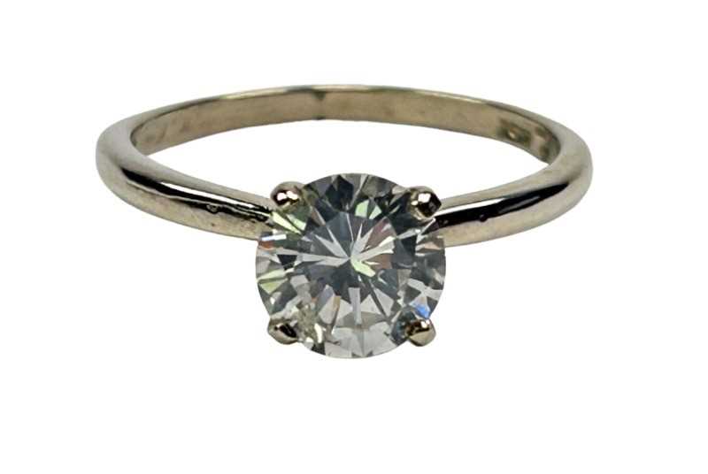 Lot 22 - Solitaire Diamond Ring.