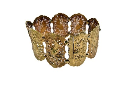 Lot 24 - A 22ct Yellow Gold Bracelet.