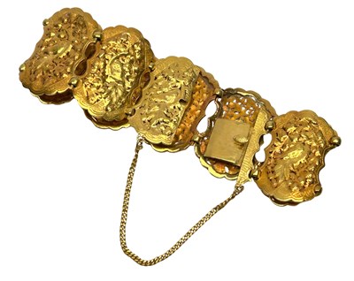 Lot 24 - A 22ct Yellow Gold Bracelet.