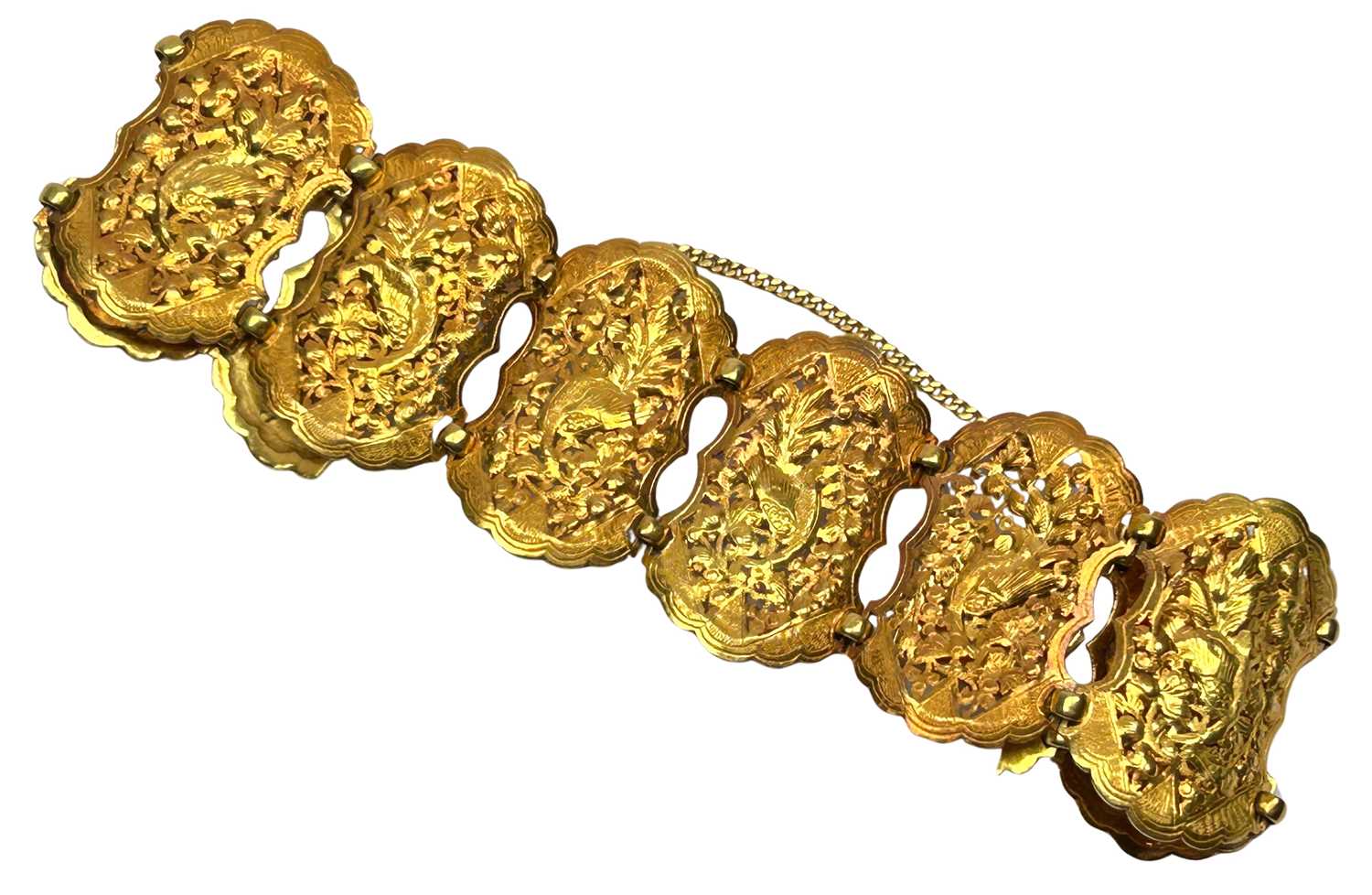 Lot 24 - A 22ct Yellow Gold Bracelet.