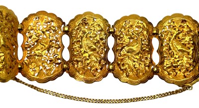 Lot 24 - A 22ct Yellow Gold Bracelet.