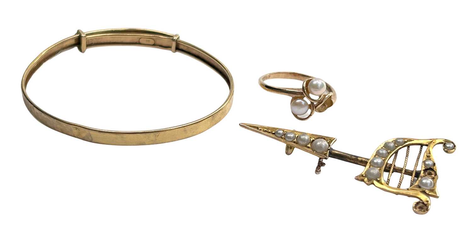 Lot 95 - A Trio of Gold Items.