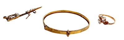 Lot 95 - A Trio of Gold Items.