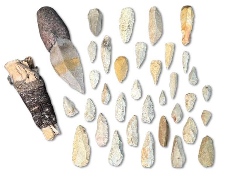 Lot 129 - Old Aboriginal quartz knife, Qty Pirri Points.