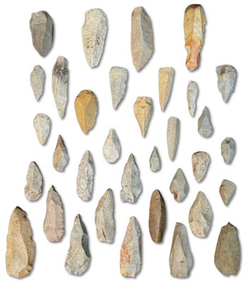 Lot 129 - Old Aboriginal quartz knife, Qty Pirri Points.
