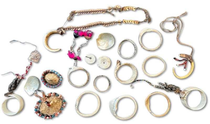 Lot 108 - Collection of Papua New Guinea Personal Ornaments and Adornments.