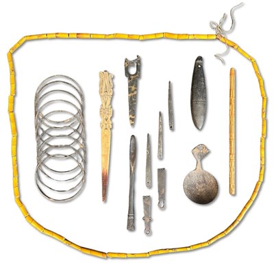 Lot 108 - Collection of Papua New Guinea Personal Ornaments and Adornments.