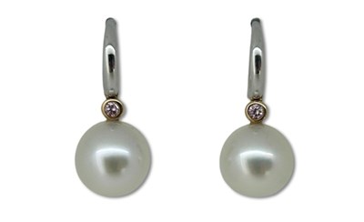Lot 297 - Linneys Pearl Studs.