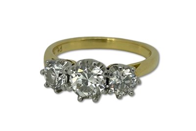 Lot 236 - Diamond Trilogy Ring.