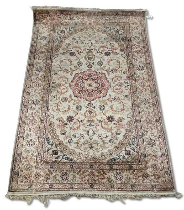 Lot 151 - Tabriz Persian Silk Rug, 94 x 152 cm.