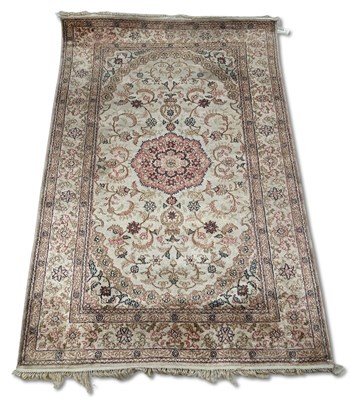 Lot 151 - Tabriz Persian Silk Rug, 94 x 152 cm.