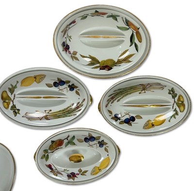 Lot 164 - Royal Worcester Porcelain Dinner Wares, 9pcs.
