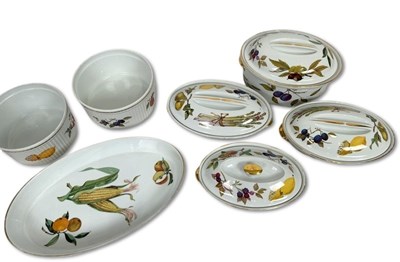 Lot 164 - Royal Worcester Porcelain Dinner Wares, 9pcs.