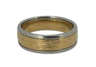 Lot 238 - Wedding Ring.