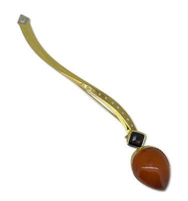 Lot 226 - A Yellow Gold Brooch.