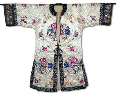 Lot 185 - Chinese Ladies Silk Robe.